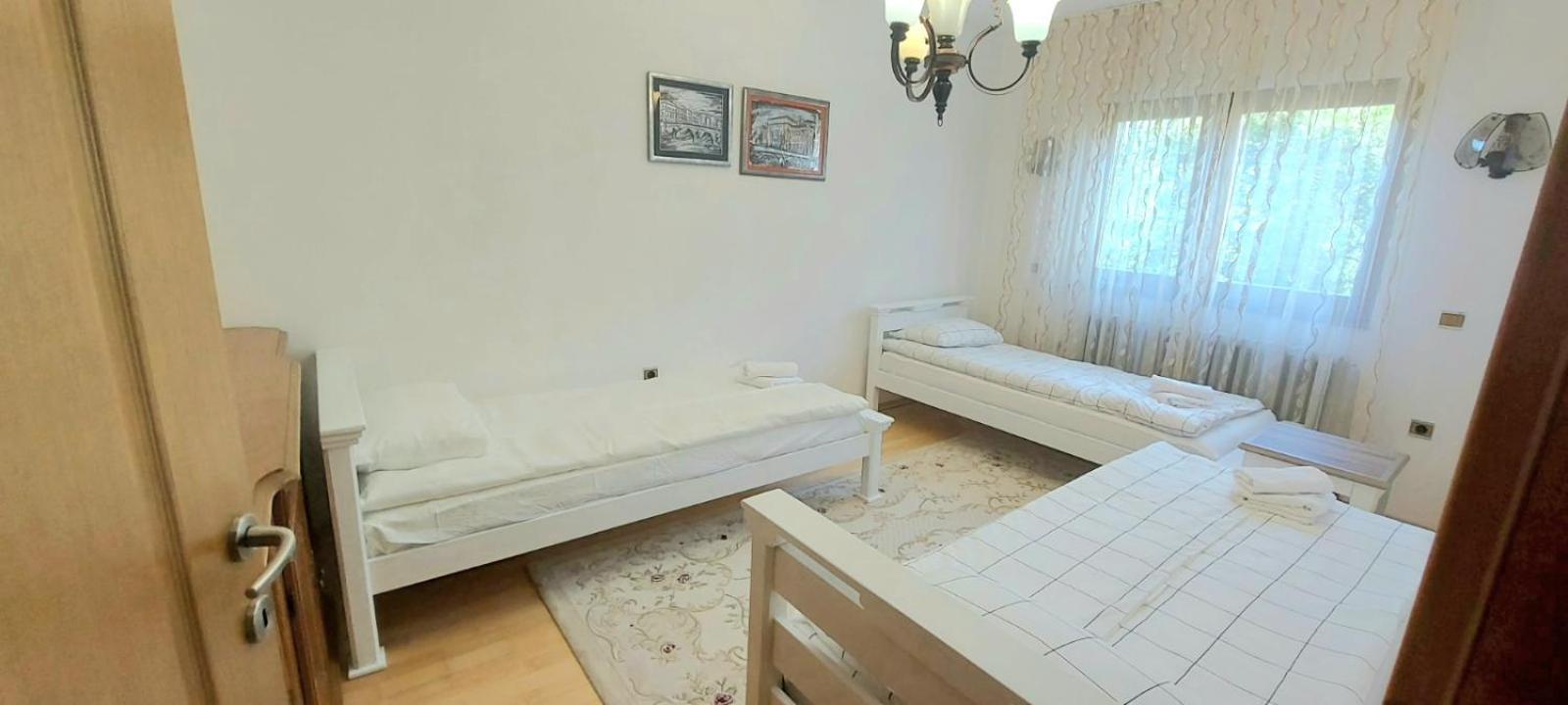Family Apartment With Garden サラエヴォ エクステリア 写真