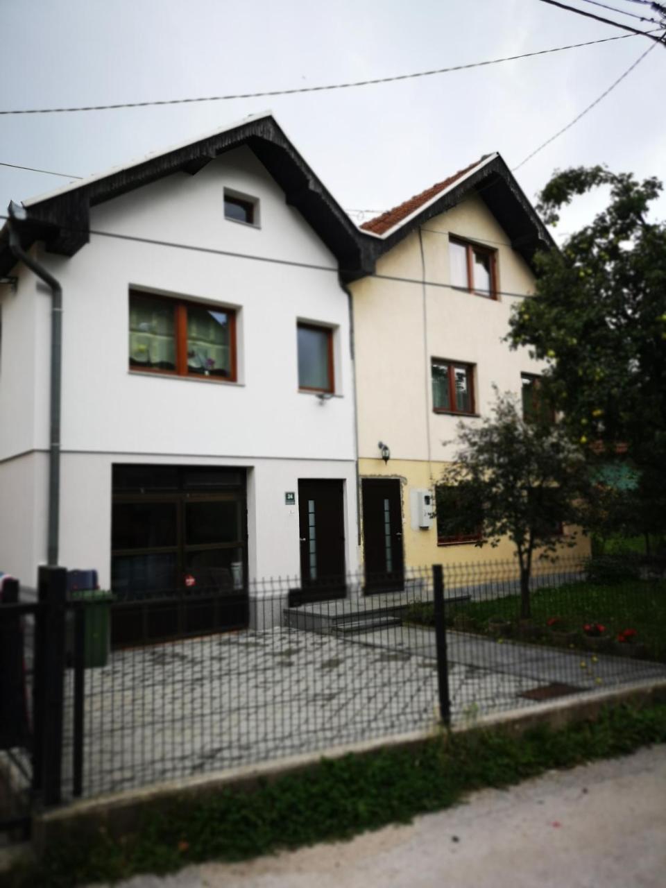 Family Apartment With Garden サラエヴォ エクステリア 写真