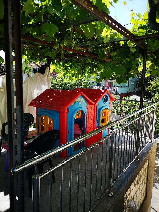 Family Apartment With Garden サラエヴォ エクステリア 写真